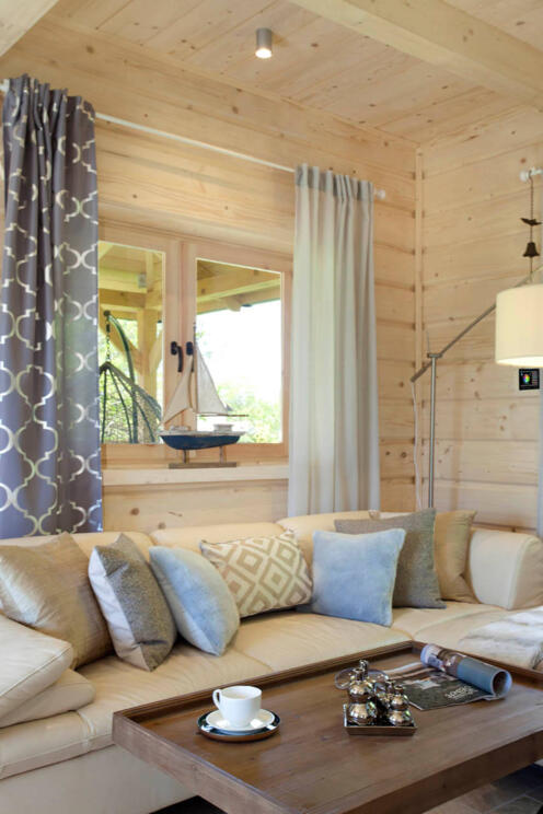 The idyllic and calm aura helps the deep relax. 