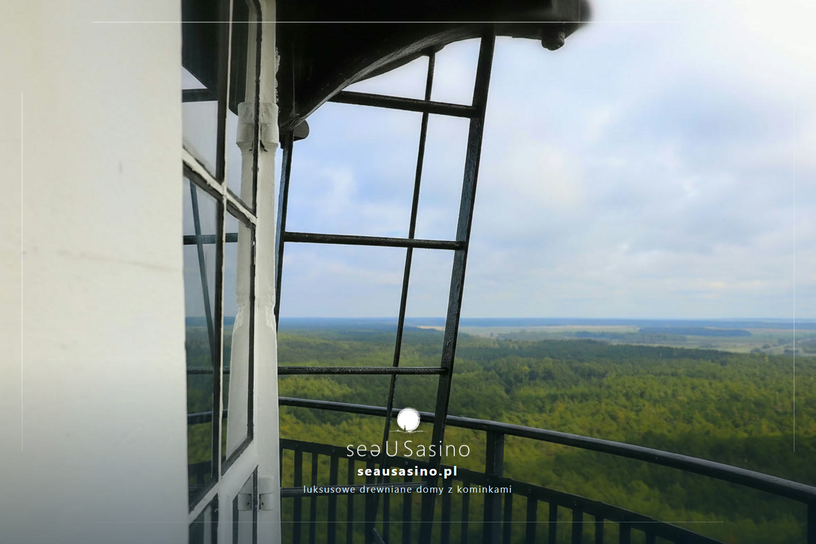 Drabina latarni morskiej z panorama lasu — Sasino, SeaUSasino